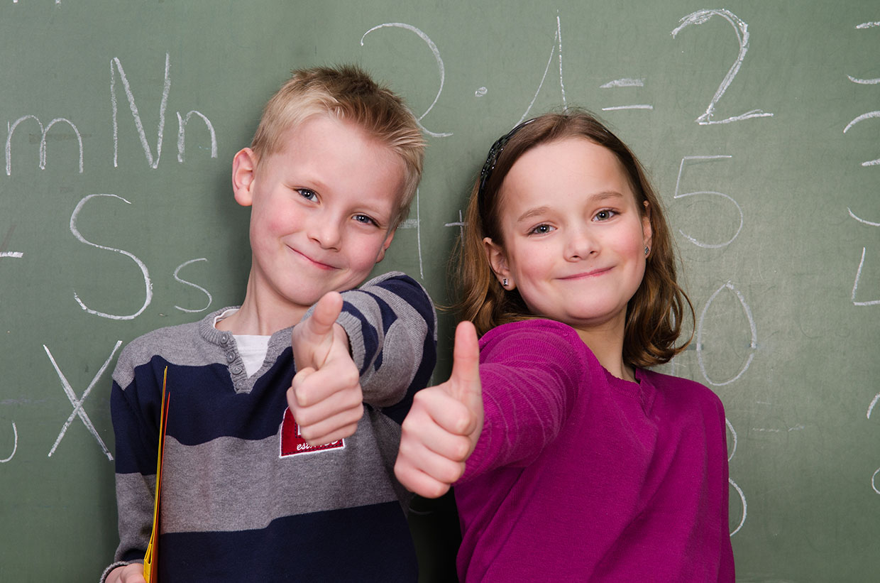 photo égalité fille garçon , 1 fille et 1 garçon font ok