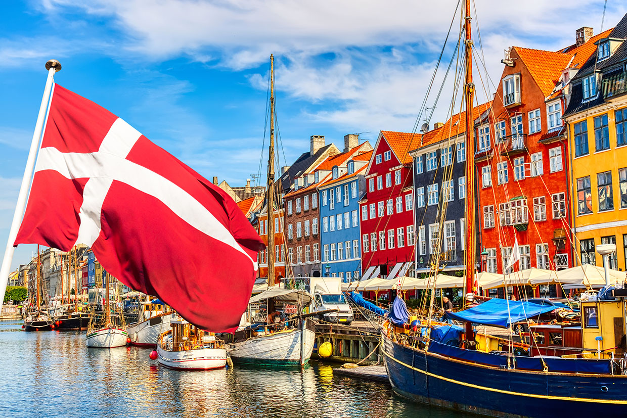 Photo port danois avec drapeau Danemark