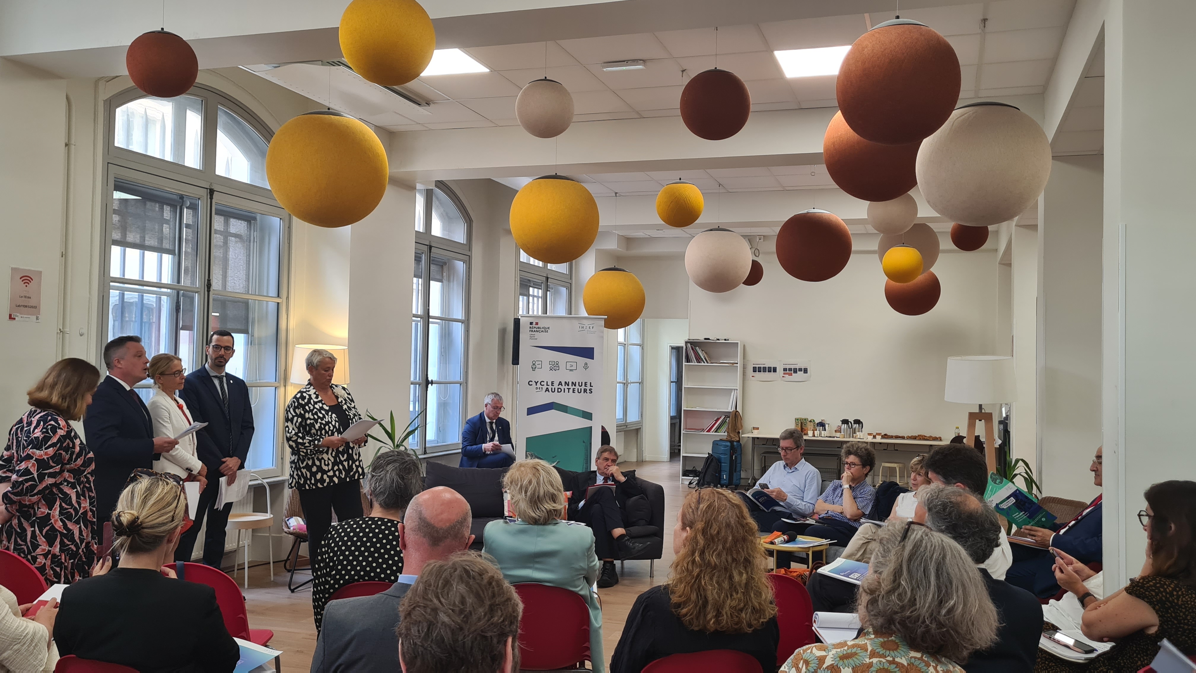 photo // cérémonie officielle organisée le 26 juin 2025 au Lab 110 bis, remise du rapport d'étonnement