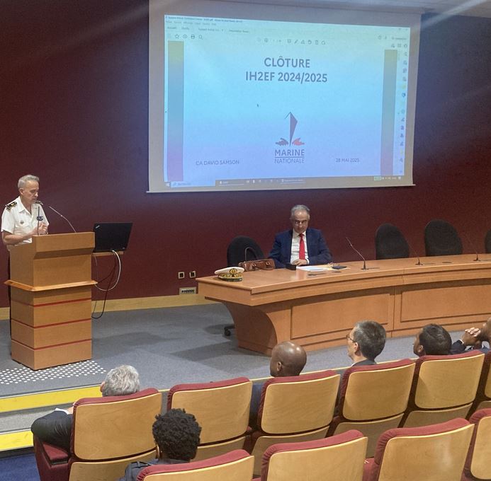 Photo de la session de clotûre, intervention Marine Nationale