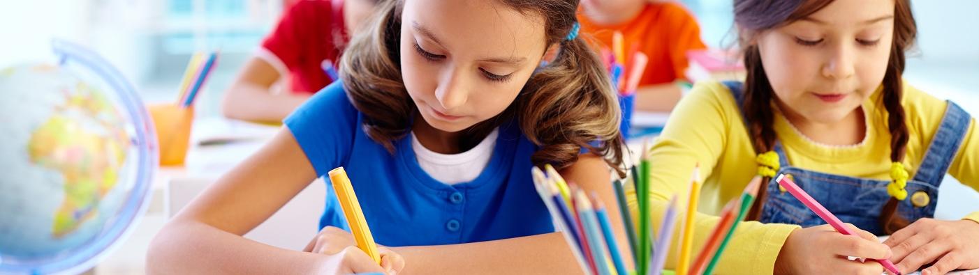 image d'enfants en classe de maternelle