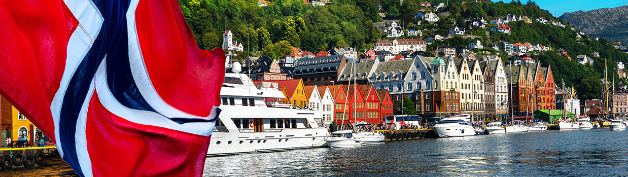 Photo drapeau norvège  et paysage norvegien