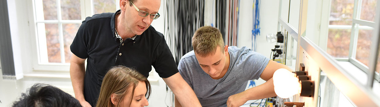 Photo enseignement professionnel voie professionnel cours physique chimie apprenti lycéen lycée