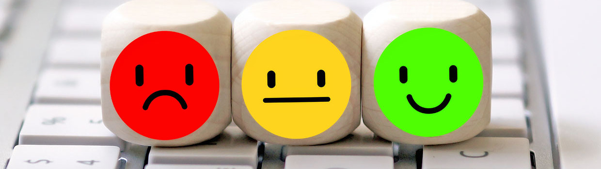 illustration smileys de couleurs montrant l'évaluation satisfait passable pas satisfait