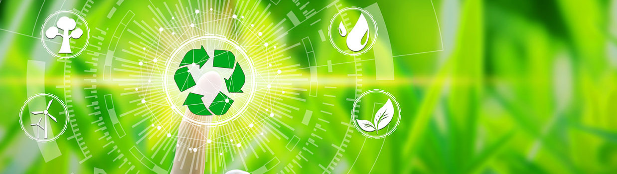 photo main cliqiuant sur le symbole recyclage fond verdure et autres icones écologie développement durable