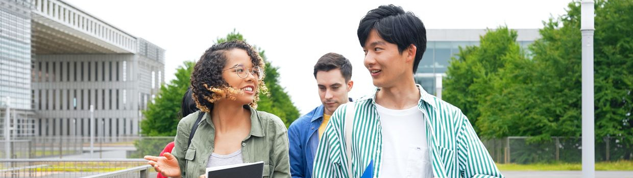 Groupe d'étudiants en séjour ou études à l'étranger