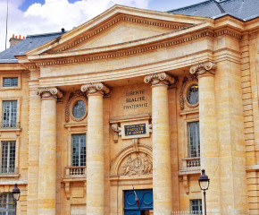 Photo façade université faculté de droit Paris