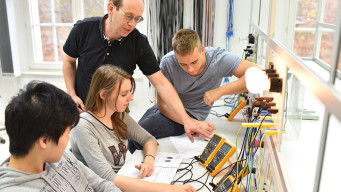 Photo enseignement professionnel voie professionnel cours physique chimie apprenti lycéen lycée