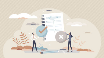 Illustration évaluation scolaire ou universitaire avec les icones v ou la croix et deux eleves etudiants