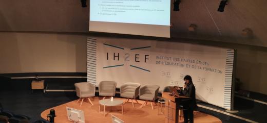 Bannière de la conférence Du laboratoire à la salle de classe par Caroline Huron