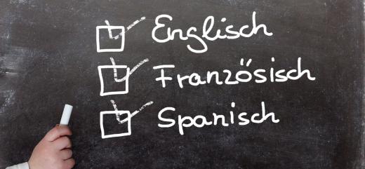 Image de différentes langues écrites au tableau