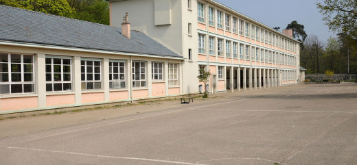 photo bâtiment scolaire collège lycée cour