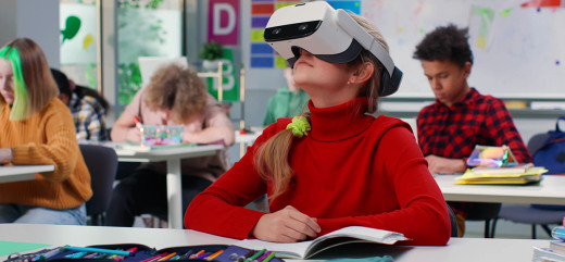 Photo élève avec un casque de réalité virtuelle intelligence artificielle numérique classe