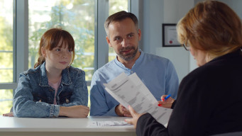 Photo parent  enfant chef d'établissement en réunion