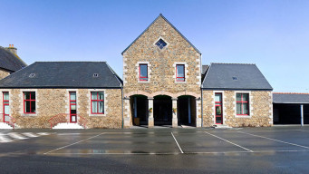 photo bâtiment scolaire école élementaire primaire cour 