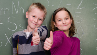 photo égalité fille garçon , 1 fille et 1 garçon font ok