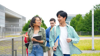 Groupe d'étudiants en séjour ou études à l'étranger